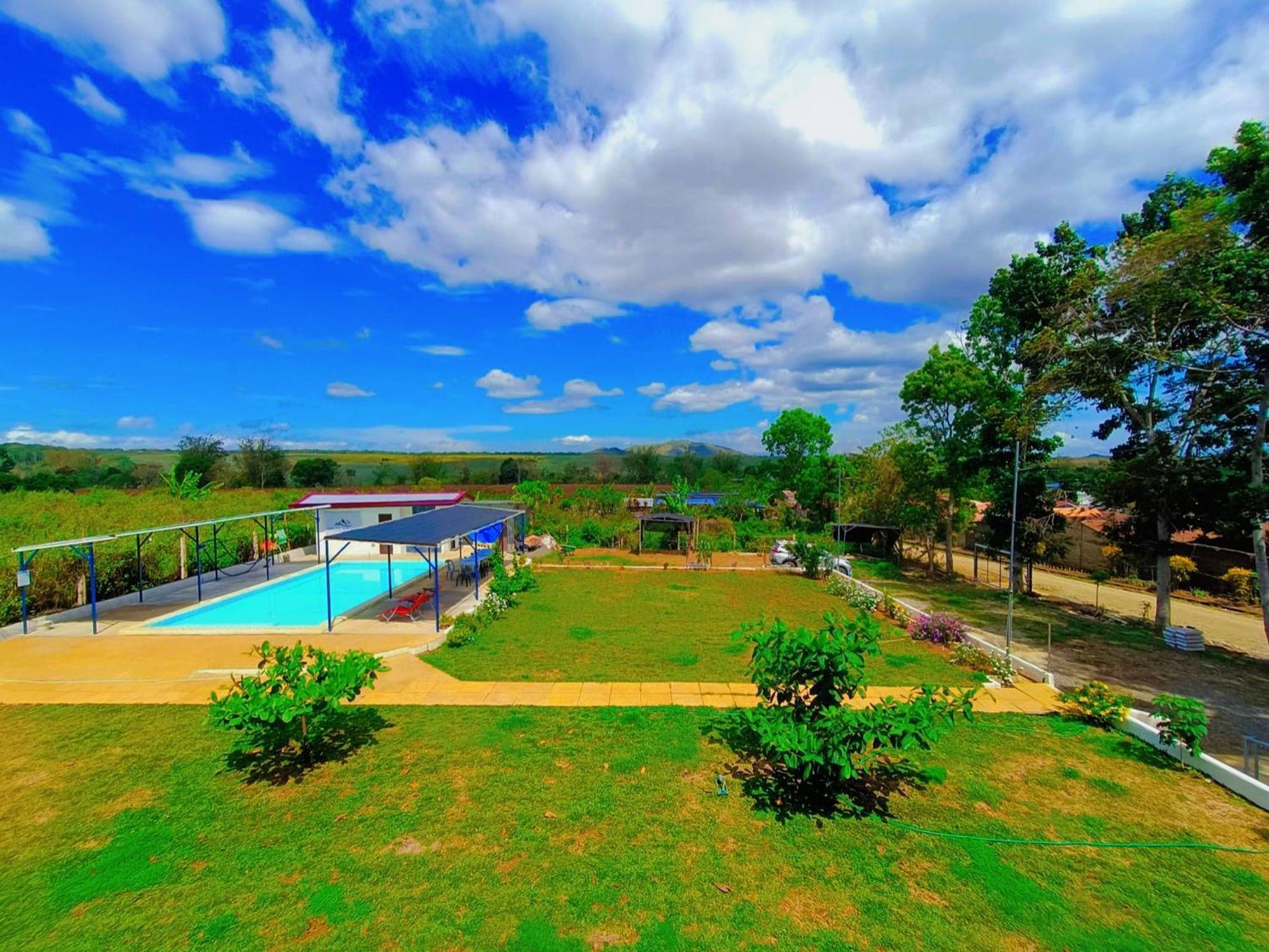 Concetta Tourist Inn Manolo Fortich Exterior foto